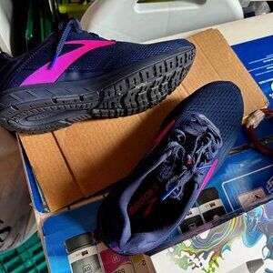 Women's Brooks Anthem 5 Running Shoe -- EXCELLENT CONDITION - Worn ONCE